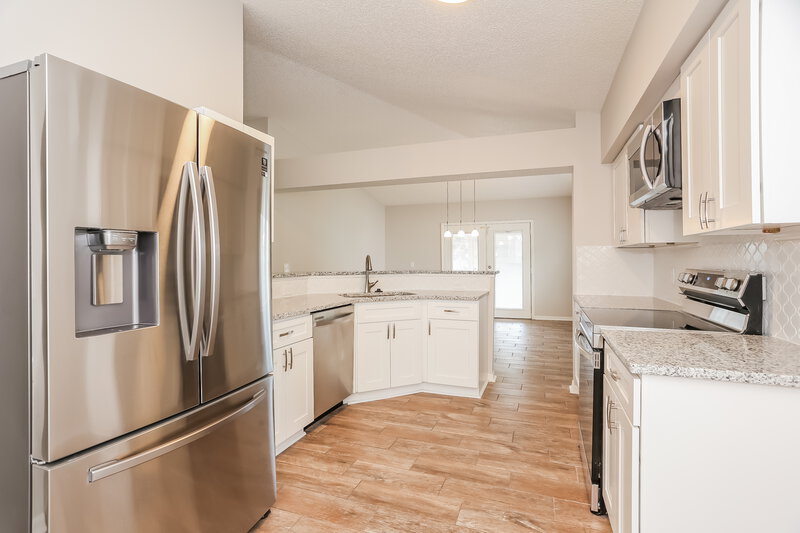 2,190/Mo, 5957 Wentworth Cir S Jacksonville, FL 32277 Kitchen View