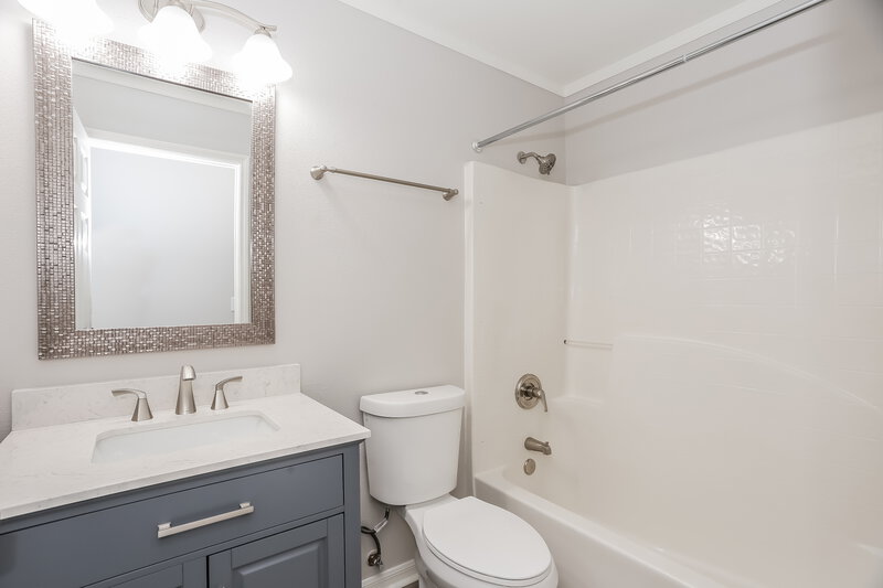 2,190/Mo, 5957 Wentworth Cir S Jacksonville, FL 32277 Bathroom View