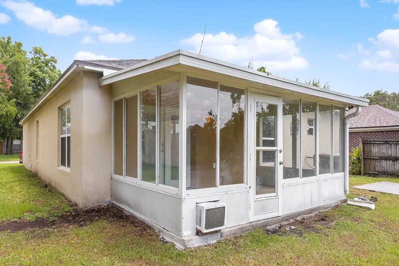 2,190/Mo, 5957 Wentworth Cir S Jacksonville, FL 32277 Rear View