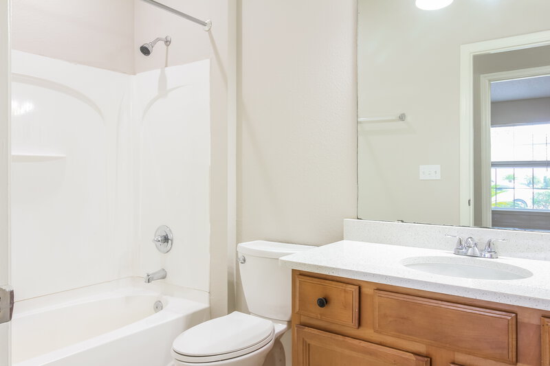 1,845/Mo, 6602 River Falls Dr S Jacksonville, FL 32219 Bathroom View