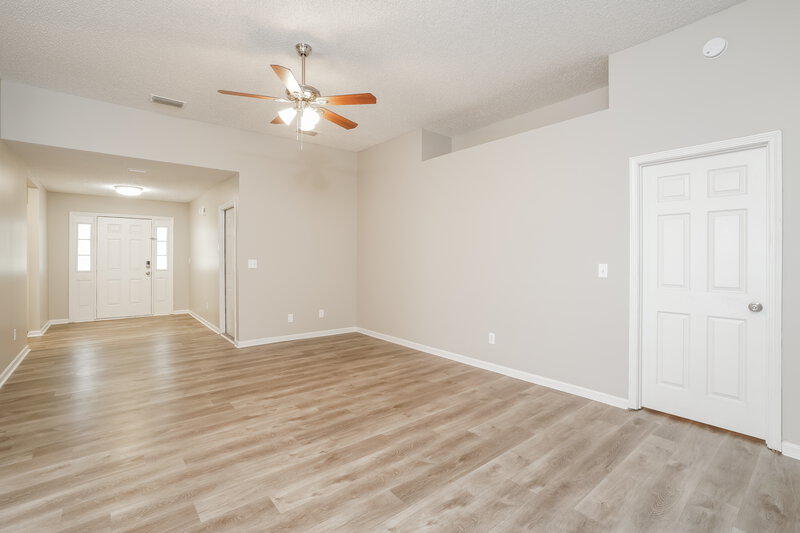 1,850/Mo, 1412 Palmer St Green Cove Springs, FL 32043 Living Room View 2