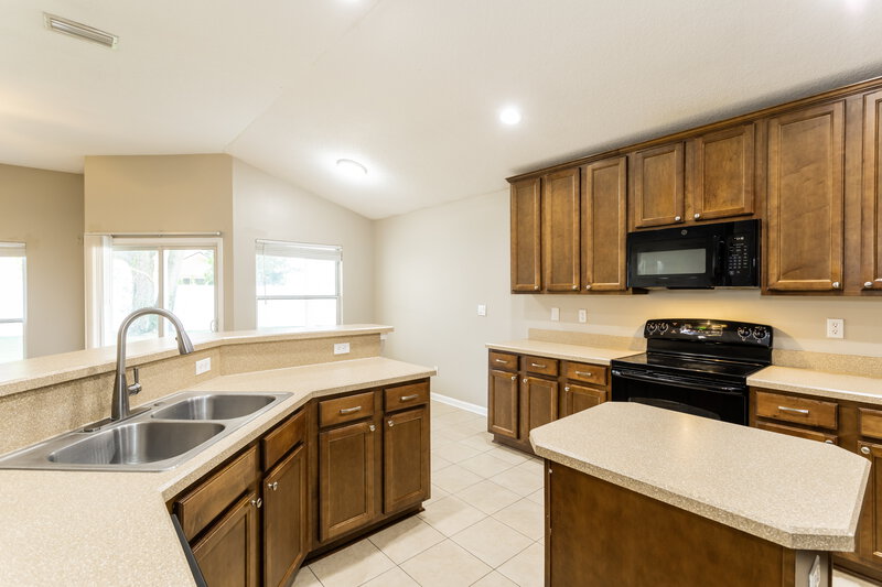 2,175/Mo, 906 Thoroughbred Dr Orange Park, FL 32065 Kitchen View