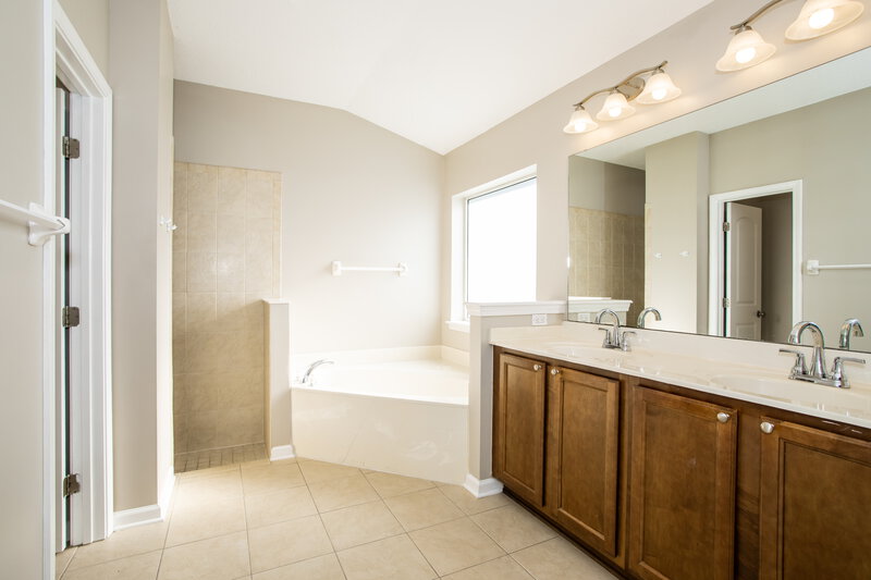 2,175/Mo, 906 Thoroughbred Dr Orange Park, FL 32065 Main Bathroom View