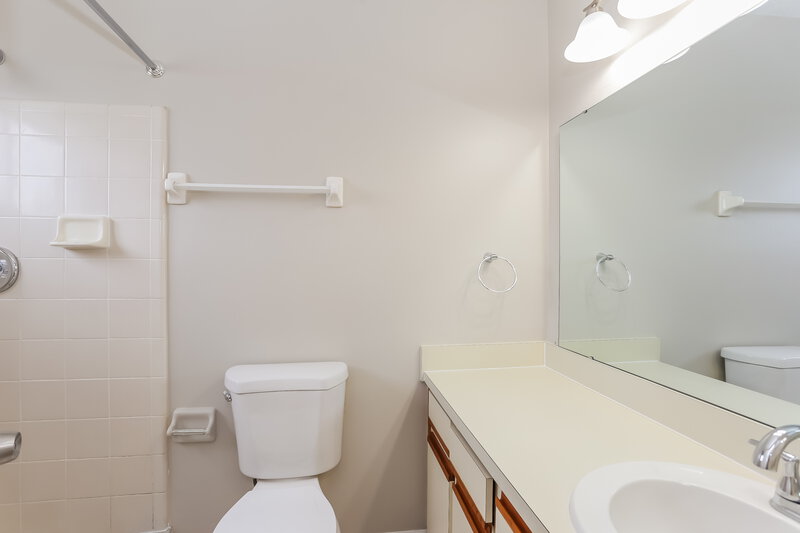 1,725/Mo, 3447 Le Havre Dr E Jacksonville, FL 32277 Bathroom View