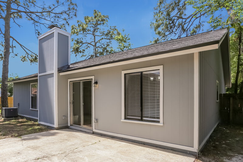 1,725/Mo, 3447 Le Havre Dr E Jacksonville, FL 32277 Rear View
