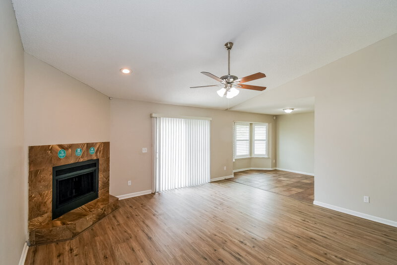 1,730/Mo, 8478 Cross Timbers Dr W Jacksonville, FL 32244 Living Room View 2