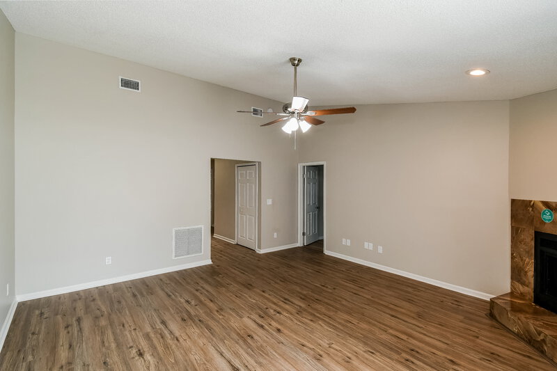 1,730/Mo, 8478 Cross Timbers Dr W Jacksonville, FL 32244 Living Room View 3