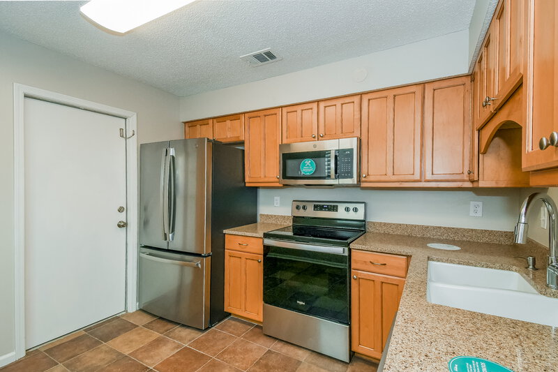 1,730/Mo, 8478 Cross Timbers Dr W Jacksonville, FL 32244 Kitchen View 2