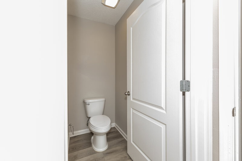 1,940/Mo, 12331 Glimmer Way Jacksonville, FL 32219 Main Bathroom View 2