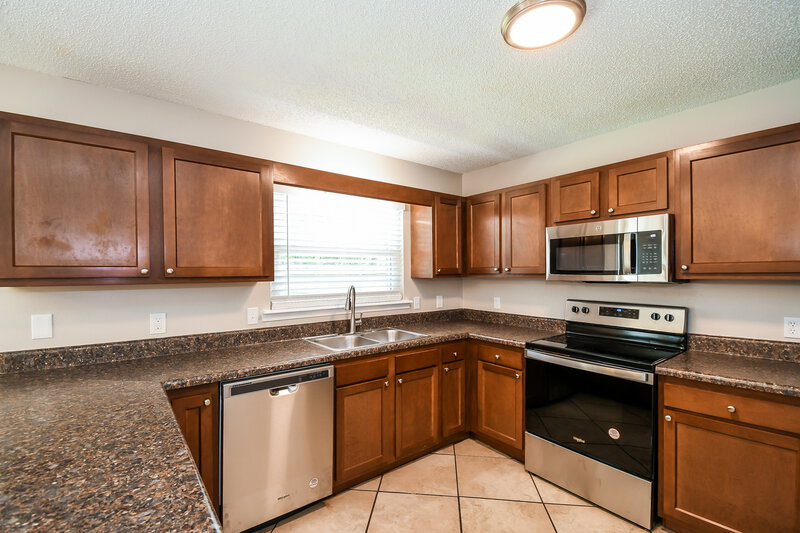 1,900/Mo, 7619 Jeremy David Ln Jacksonville, FL 32244 Kitchen View
