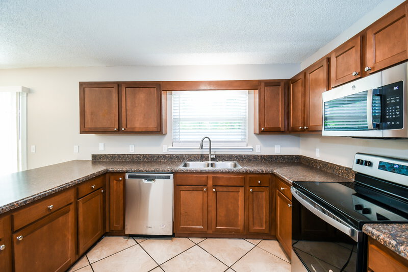 1,900/Mo, 7619 Jeremy David Ln Jacksonville, FL 32244 Kitchen View 2