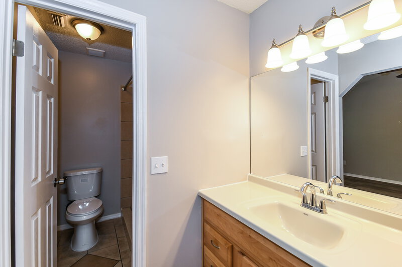 1,900/Mo, 7619 Jeremy David Ln Jacksonville, FL 32244 Bathroom View