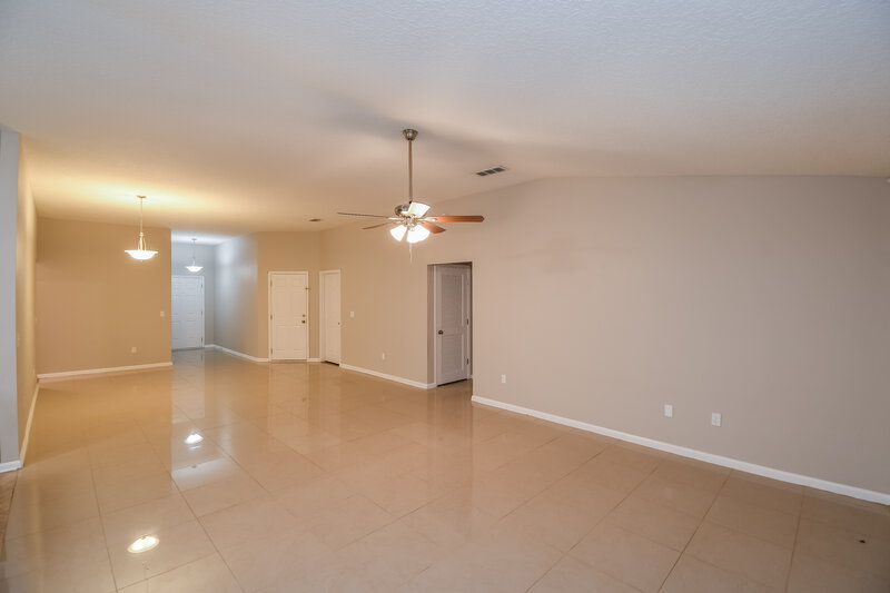 1,900/Mo, 10243 Normandy Cove St Jacksonville, FL 32221 Living Room View 3