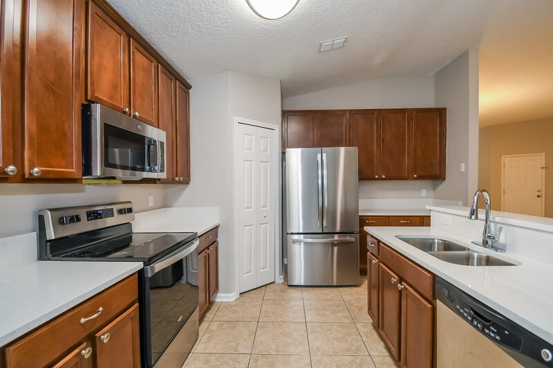 1,900/Mo, 10243 Normandy Cove St Jacksonville, FL 32221 Kitchen View