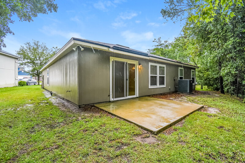 1,900/Mo, 10243 Normandy Cove St Jacksonville, FL 32221 Rear View