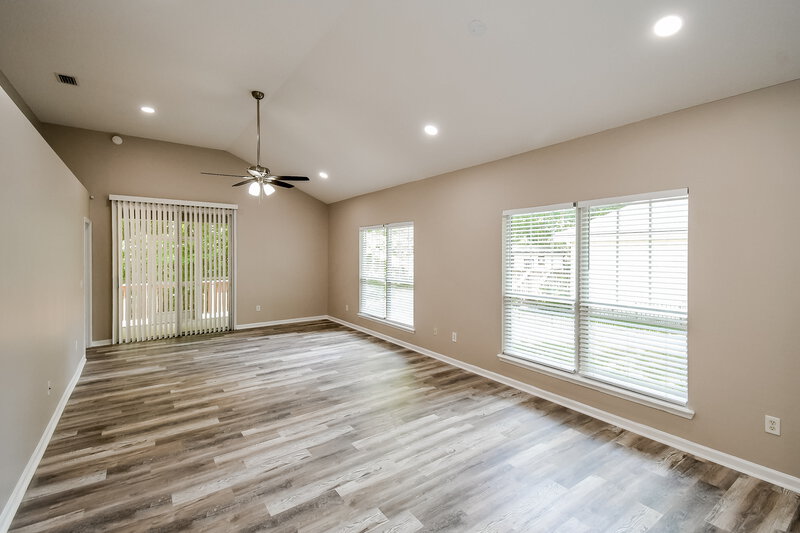 2,015/Mo, 2131 Carnes St Orange Park, FL 32073 Living Room View
