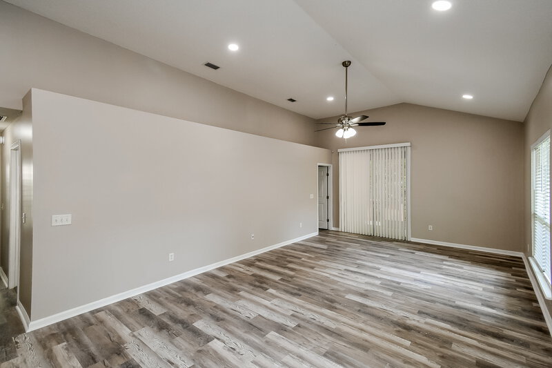 2,015/Mo, 2131 Carnes St Orange Park, FL 32073 Living Room View 2