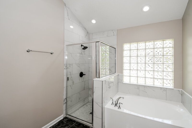 2,015/Mo, 2131 Carnes St Orange Park, FL 32073 Main Bathroom View