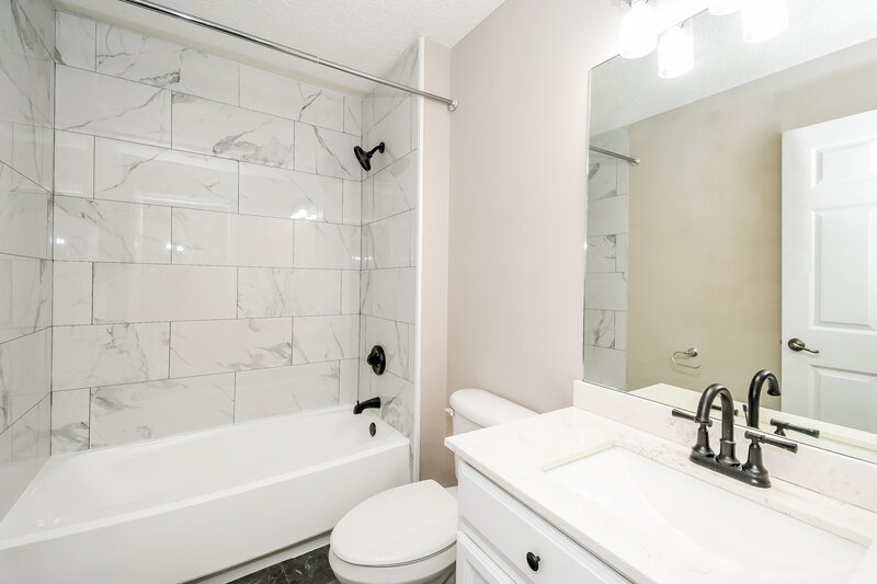 2,015/Mo, 2131 Carnes St Orange Park, FL 32073 Bathroom View 2