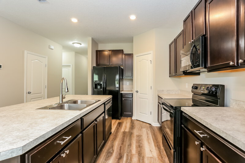 1,830/Mo, 10989 Ventnor Ave Jacksonville, FL 32218 Kitchen View 2