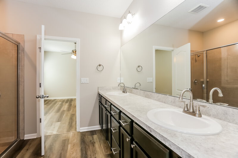 1,830/Mo, 10989 Ventnor Ave Jacksonville, FL 32218 Main Bathroom View