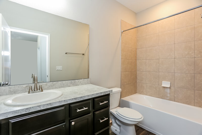 1,830/Mo, 10989 Ventnor Ave Jacksonville, FL 32218 Bathroom View