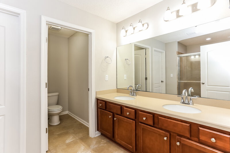 2,130/Mo, 15939 Bainebridge Dr Jacksonville, FL 32218 Main Bathroom View
