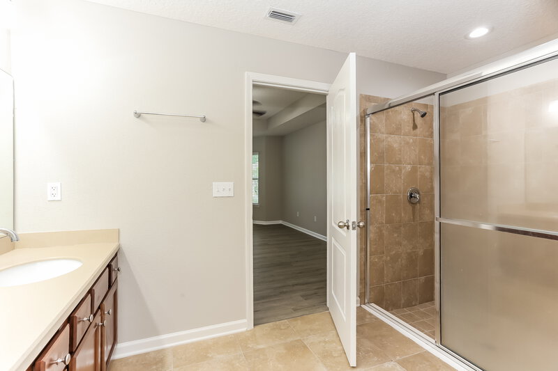 2,130/Mo, 15939 Bainebridge Dr Jacksonville, FL 32218 Main Bathroom View 2