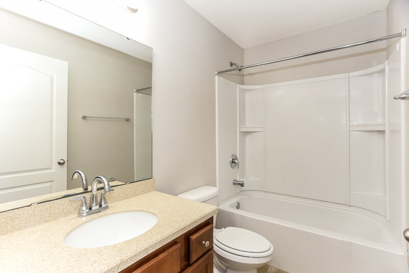 2,130/Mo, 15939 Bainebridge Dr Jacksonville, FL 32218 Bathroom View