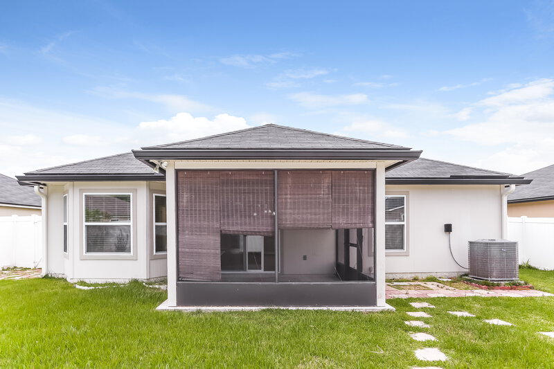 2,130/Mo, 15939 Bainebridge Dr Jacksonville, FL 32218 Rear View