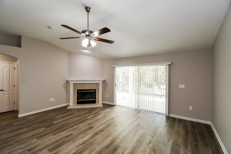 2,090/Mo, 3111 Silverado Cir Green Cove Springs, FL 32043 Living Room View