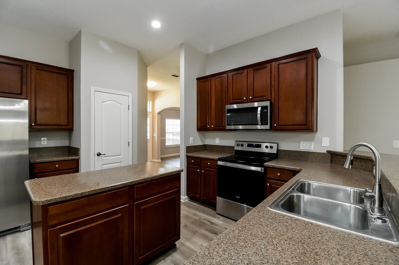 2,090/Mo, 3111 Silverado Cir Green Cove Springs, FL 32043 Kitchen View 2