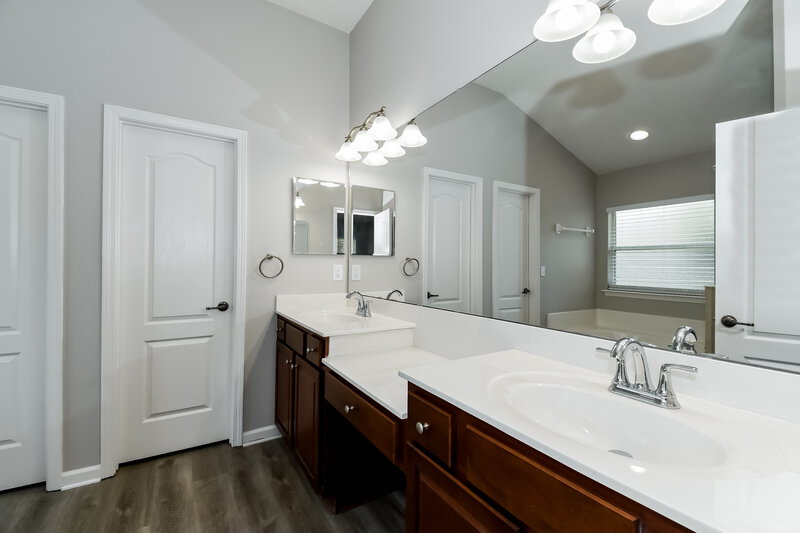 2,090/Mo, 3111 Silverado Cir Green Cove Springs, FL 32043 Main Bathroom View