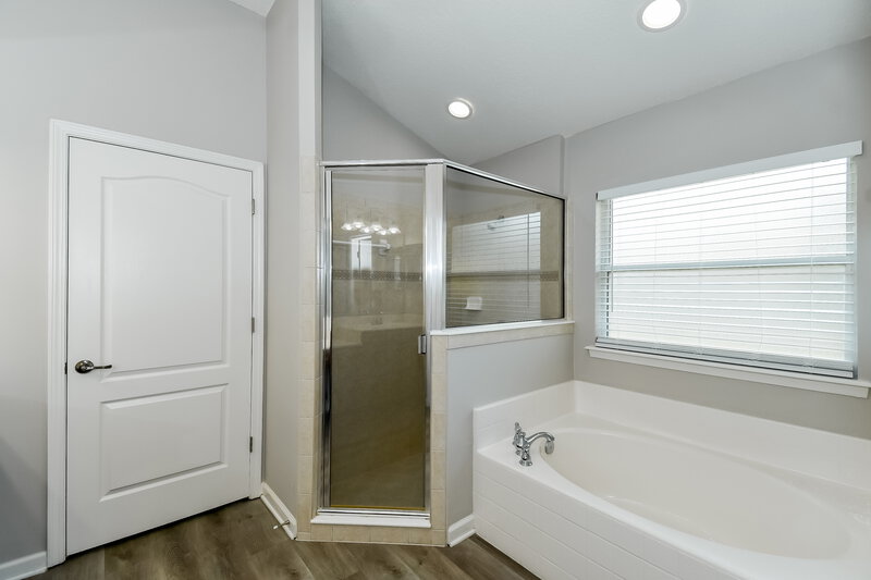 2,090/Mo, 3111 Silverado Cir Green Cove Springs, FL 32043 Main Bathroom View 2