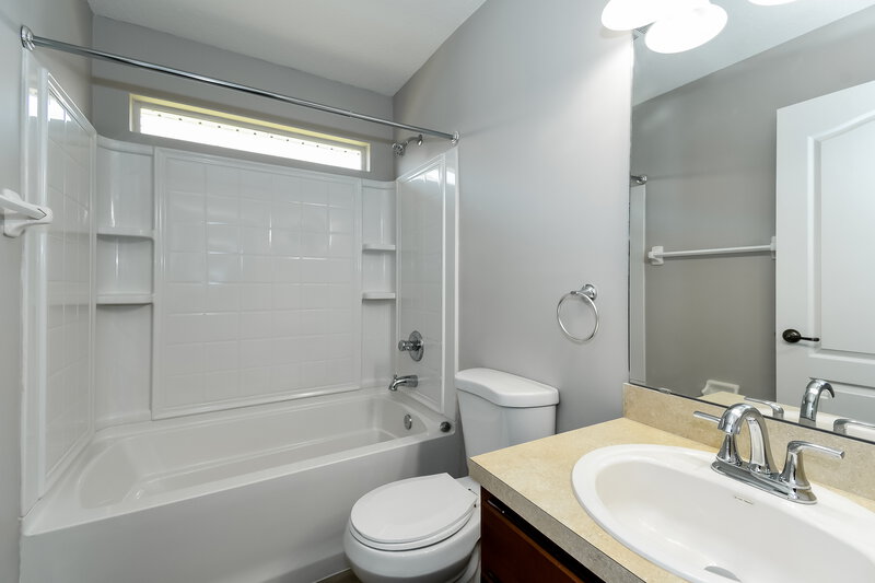 2,090/Mo, 3111 Silverado Cir Green Cove Springs, FL 32043 Bathroom View