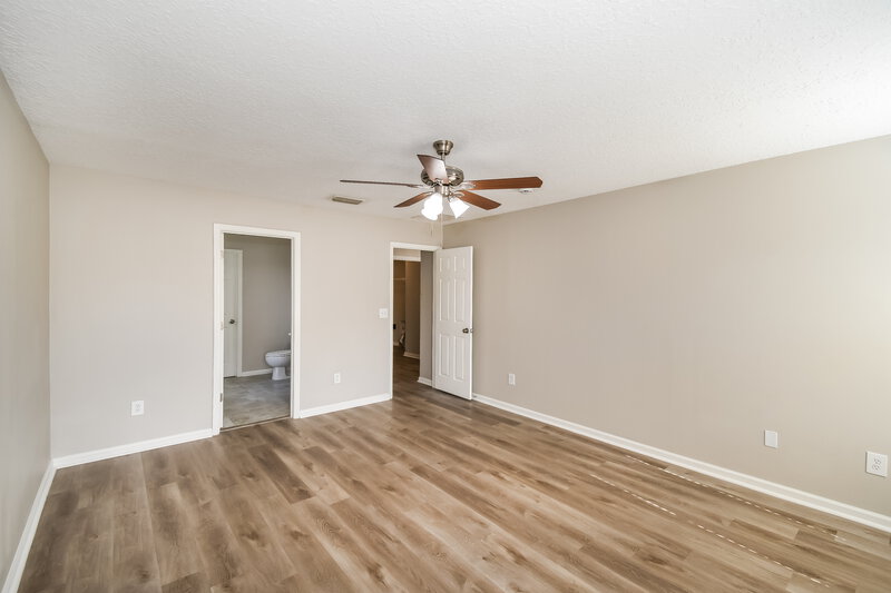 1,630/Mo, 7157 Beekman Lake Dr S Jacksonville, FL 32222 Main Bedroom View 2