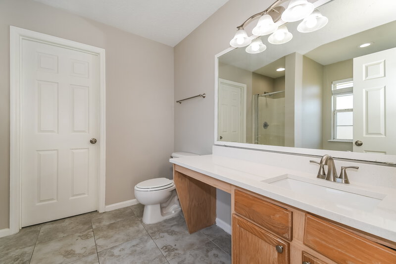 1,630/Mo, 7157 Beekman Lake Dr S Jacksonville, FL 32222 Main Bathroom View
