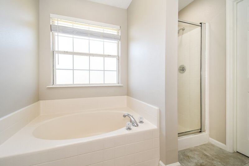 1,630/Mo, 7157 Beekman Lake Dr S Jacksonville, FL 32222 Main Bathroom View 2