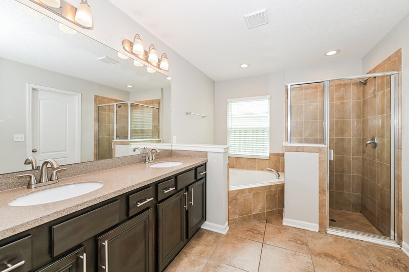 2,070/Mo, 6216 Sandler Chase Trl Jacksonville, FL 32222 Main Bathroom View