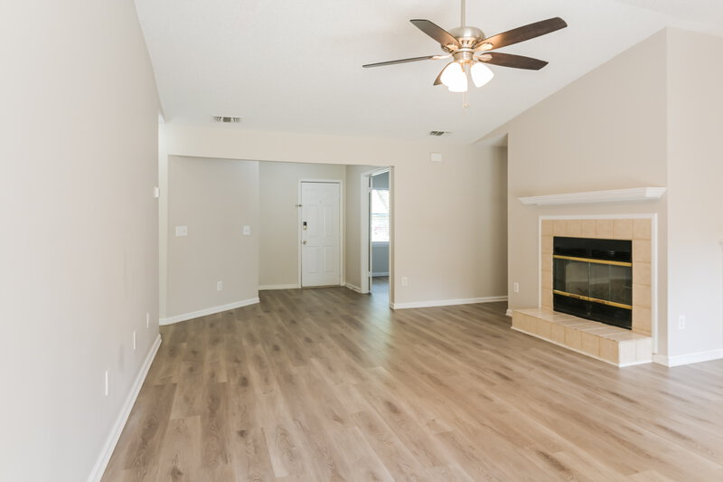 2,255/Mo, 11846 Marabou Ct N Jacksonville, FL 32223 Living Room View 3