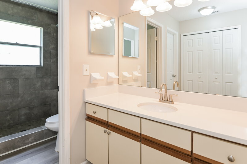 2,255/Mo, 11846 Marabou Ct N Jacksonville, FL 32223 Main Bathroom View