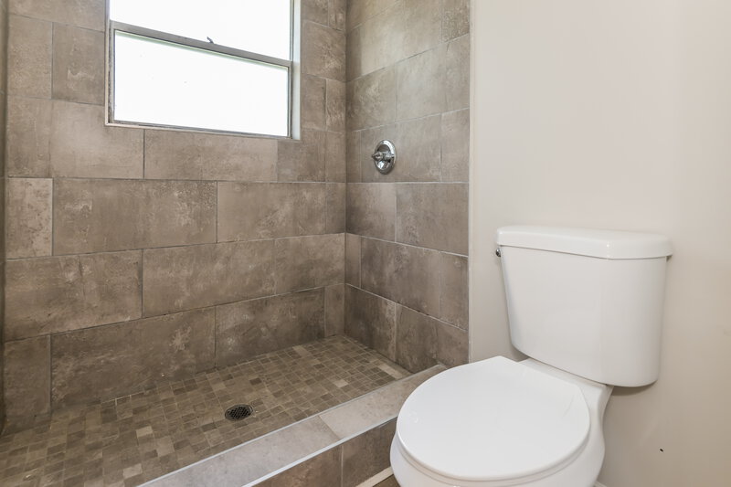 2,255/Mo, 11846 Marabou Ct N Jacksonville, FL 32223 Main Bathroom View 2