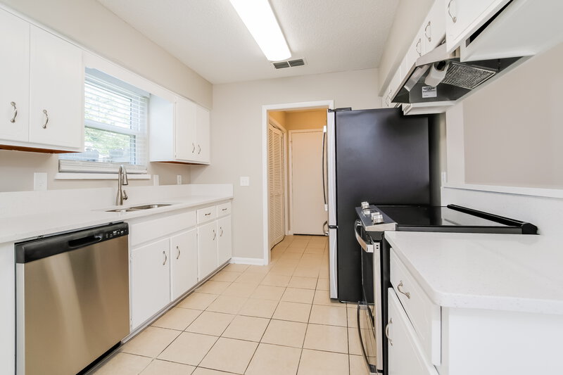 2,100/Mo, 4443 Tyne Ct Jacksonville, FL 32257 Kitchen View