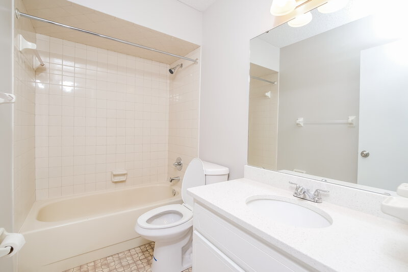 2,100/Mo, 4443 Tyne Ct Jacksonville, FL 32257 Bathroom View