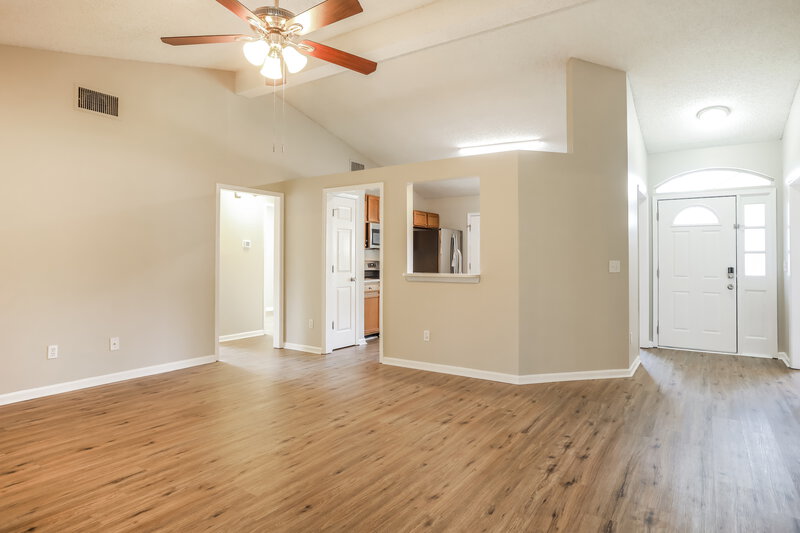 1,690/Mo, 10895 Copper Creek Ct Jacksonville, FL 32218 Living Room View 2