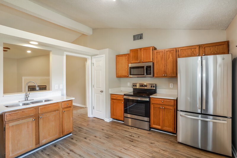 1,690/Mo, 10895 Copper Creek Ct Jacksonville, FL 32218 Kitchen View