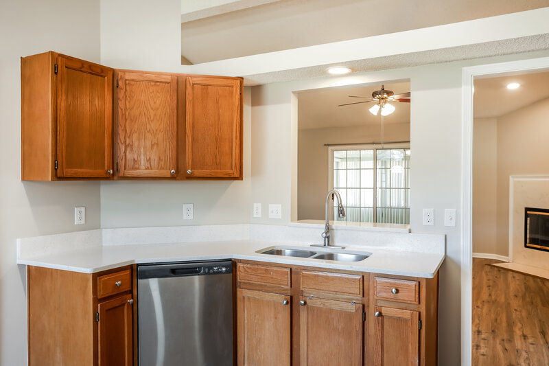 1,690/Mo, 10895 Copper Creek Ct Jacksonville, FL 32218 Kitchen View 2