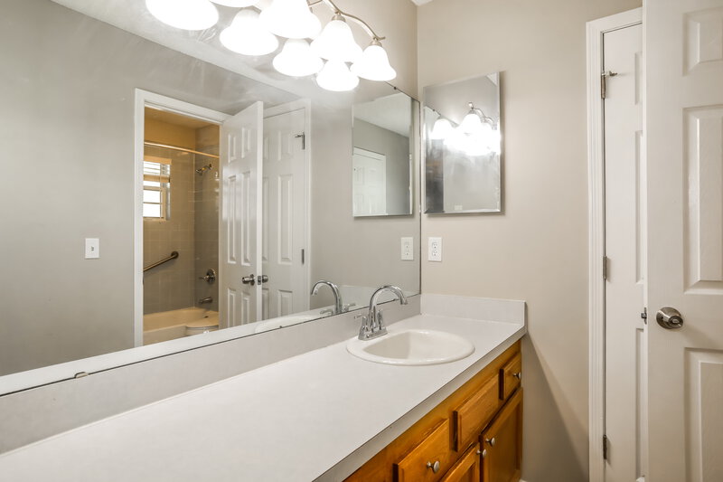 1,690/Mo, 10895 Copper Creek Ct Jacksonville, FL 32218 Bathroom View