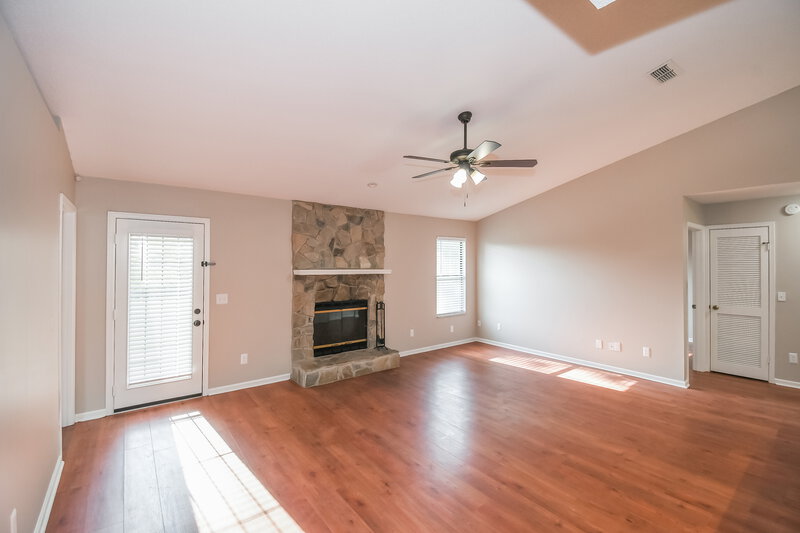 2,640/Mo, 8155 Pineverde Ln Jacksonville, FL 32244 Living Room View