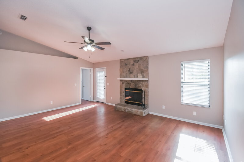 2,640/Mo, 8155 Pineverde Ln Jacksonville, FL 32244 Living Room View 4